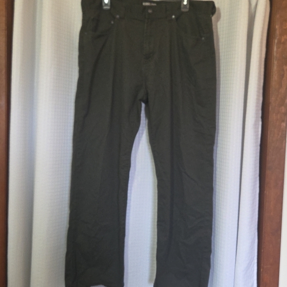Kirkland Signature Men's 38x30 Olive Green Khaki Pants Casual Comfort Classic